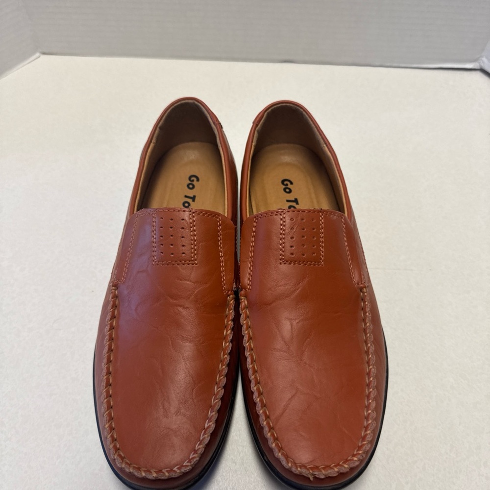 Go Tour Casual Leather Slip On Loafers Size 8.5 Pre Owned Excellent Condition